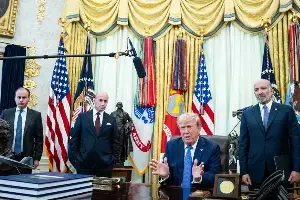US President Donald Trump: ట్రంప్‌ కొత్త ఎగ్జిక్యూటివ్‌ ఆదేశాలు: బర్త్‌రైట్‌ సిటిజన్‌షిప్‌పై ఆంక్షలు – బర్త్‌ టూరిజంపై కూడా నిషేధం