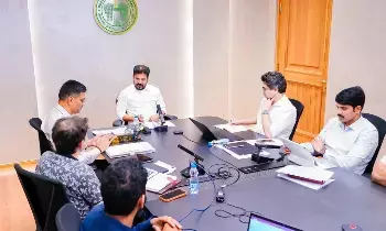 CM Revanth Reddy: ఓఆర్‌ఆర్‌ నిర్వహణలో లోపాలపై సీఎం రేవంత్‌రెడ్డి ఆగ్రహం! కాంట్రాక్టర్‌ నిర్లక్ష్యంతో ఎక్కడికక్కడ నిలిచిపోతున్న వాహనాలు.. ప్రమాదాలకు దారితీస్తున్న పరిస్థితి