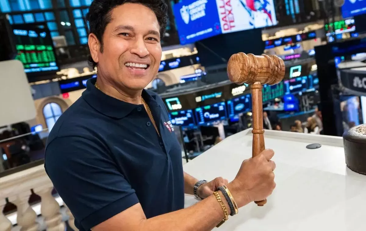 Sachin Tendulkar: క్రికెట్కు దూరమై 13 ఏళ్లైనా.. తగ్గని సచిన్ బ్రాండ్ వాల్యూ Sachin Tendulkar: క్రికెట్కు దూరమై 13 ఏళ్లైనా.. తగ్గని సచిన్ బ్రాండ్ వాల్యూ
