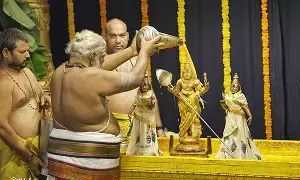 Aadi Krithika Festival: శ్రీ కపిలేశ్వరస్వామివారి ఆలయంలో భక్తిశ్రద్ధల మధ్య వైభవంగా ఆడికృత్తిక మహోత్సవం Aadi Krithika Festival: శ్రీ కపిలేశ్వరస్వామివారి ఆలయంలో భక్తిశ్రద్ధల మధ్య వైభవంగా ఆడికృత్తిక మహోత్సవం