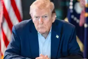 Donald Trump: భారత్ సహా 5 దేశాలపై 100% టారిఫ్ హెచ్చరిక.. అమెరికా సీనెట్లో కీలక బిల్లు ఆమోదం Donald Trump: భారత్ సహా 5 దేశాలపై 100% టారిఫ్ హెచ్చరిక.. అమెరికా సీనెట్లో కీలక బిల్లు ఆమోదం