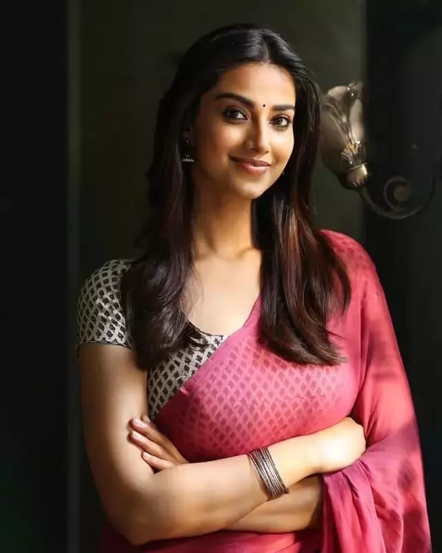 Meenakshi Chaudhary: మెగా 158లో మీనాక్షి చౌదరి? బాబీ-చిరు ప్రాజెక్ట్లో క్రేజీ రోల్.. Meenakshi Chaudhary: మెగా 158లో మీనాక్షి చౌదరి? బాబీ-చిరు ప్రాజెక్ట్లో క్రేజీ రోల్..