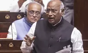 Kharge: ప్రతిపక్షం లక్ష్యాల్లో మార్పులేదు.. పార్లమెంట్లో తొలి నుంచీ అదే వైఖరి: ఖర్గే Kharge: ప్రతిపక్షం లక్ష్యాల్లో మార్పులేదు.. పార్లమెంట్లో తొలి నుంచీ అదే వైఖరి: ఖర్గే