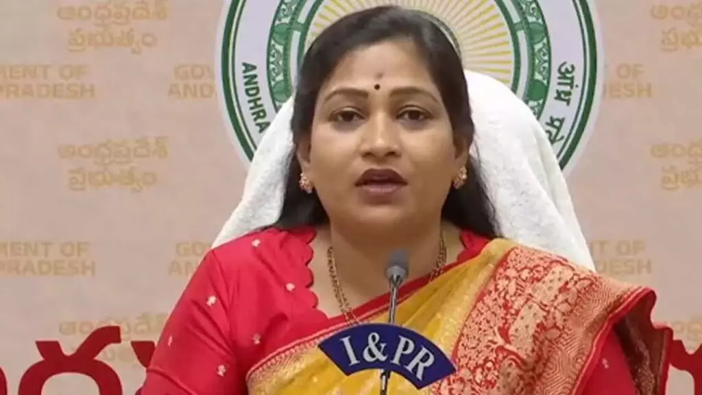 Home Minister Anitha: ధైర్యం ఉంటే అసెంబ్లీకి రా.. డీఎస్సీ ఆరోపణలపై చర్చించు: జగన్కు హోంమంత్రి అనిత సవాల్ Home Minister Anitha: ధైర్యం ఉంటే అసెంబ్లీకి రా.. డీఎస్సీ ఆరోపణలపై చర్చించు: జగన్కు హోంమంత్రి అనిత సవాల్