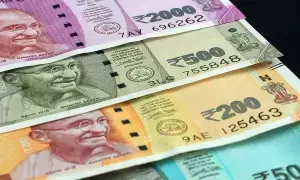 Plastic Notes: ప్లాస్టిక్ నోట్ల రాకతో పాత నోట్లు రద్దవుతాయా?.. క్లారిటీ ఇచ్చిన కేంద్ర ఆర్థిక శాఖ Plastic Notes: ప్లాస్టిక్ నోట్ల రాకతో పాత నోట్లు రద్దవుతాయా?.. క్లారిటీ ఇచ్చిన కేంద్ర ఆర్థిక శాఖ