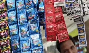 Plastic Ban: పాన్ మసాలా ప్రియులకు షాక్.. ప్యాకేజింగ్పై FSSAI కఠిన నిబంధనలు.. పెరగనున్న ధరలు Plastic Ban: పాన్ మసాలా ప్రియులకు షాక్.. ప్యాకేజింగ్పై FSSAI కఠిన నిబంధనలు.. పెరగనున్న ధరలు