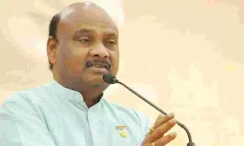 Speaker Ayyanna Patrudu: సభకు రాని ఎమ్మెల్యేలకు జీతాలు ఎందుకు?.. స్పీకర్ అయ్యన్నపాత్రుడు ప్రశ్న Speaker Ayyanna Patrudu: సభకు రాని ఎమ్మెల్యేలకు జీతాలు ఎందుకు?.. స్పీకర్ అయ్యన్నపాత్రుడు ప్రశ్న