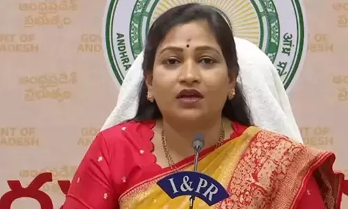 Home Minister Anitha: ధైర్యం ఉంటే అసెంబ్లీకి రా.. డీఎస్సీ ఆరోపణలపై చర్చించు: జగన్కు హోంమంత్రి అనిత సవాల్ Home Minister Anitha: ధైర్యం ఉంటే అసెంబ్లీకి రా.. డీఎస్సీ ఆరోపణలపై చర్చించు: జగన్కు హోంమంత్రి అనిత సవాల్