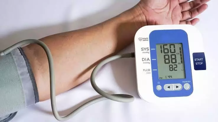 Control High Blood Pressure: హై బిపికి చెక్ పెట్టే అద్భుతమైన కూరగాయలు.. Control High Blood Pressure: హై బిపికి చెక్ పెట్టే అద్భుతమైన కూరగాయలు..