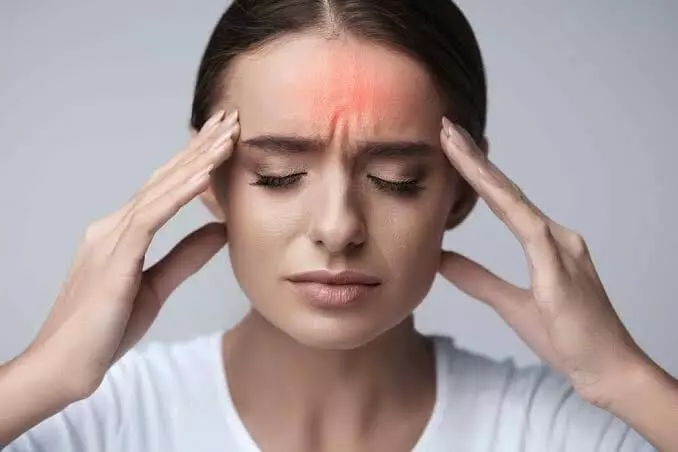 Migraine: మైగ్రేన్ అంటే కేవలం తలనొప్పి మాత్రమే కాదు.. ఈ లక్షణాలు కనిపిస్తే అస్సలు నిర్లక్ష్యం చేయకండి Migraine: మైగ్రేన్ అంటే కేవలం తలనొప్పి మాత్రమే కాదు.. ఈ లక్షణాలు కనిపిస్తే అస్సలు నిర్లక్ష్యం చేయకండి