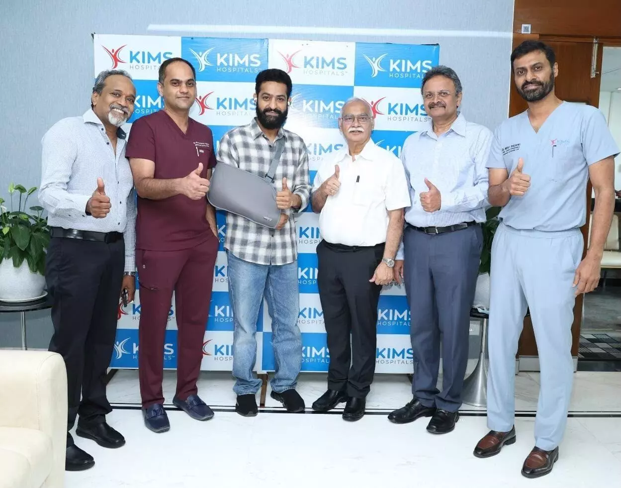 Jr NTR: ఆసుపత్రి నుంచి డిశ్చార్జైన జూనియర్ ఎన్టీఆర్.... వైద్యులు ఏమన్నారంటే? Jr NTR: ఆసుపత్రి నుంచి డిశ్చార్జైన జూనియర్ ఎన్టీఆర్.... వైద్యులు ఏమన్నారంటే?