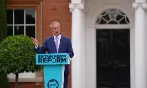 Britain: క్లాక్టన్ ఉపఎన్నికలో రికార్డు స్థాయిలో అభ్యర్థులు.. ఫరేజ్కు బిన్ఫేస్ సవాల్, ప్రధాన పార్టీల బహిష్కరణ Britain: క్లాక్టన్ ఉపఎన్నికలో రికార్డు స్థాయిలో అభ్యర్థులు.. ఫరేజ్కు బిన్ఫేస్ సవాల్, ప్రధాన పార్టీల బహిష్కరణ