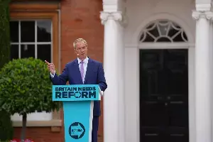 Britain: క్లాక్టన్ ఉపఎన్నికలో రికార్డు స్థాయిలో అభ్యర్థులు.. ఫరేజ్కు బిన్ఫేస్ సవాల్, ప్రధాన పార్టీల బహిష్కరణ Britain: క్లాక్టన్ ఉపఎన్నికలో రికార్డు స్థాయిలో అభ్యర్థులు.. ఫరేజ్కు బిన్ఫేస్ సవాల్, ప్రధాన పార్టీల బహిష్కరణ