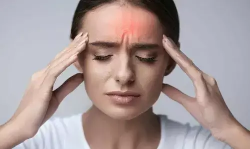 Migraine: మైగ్రేన్ అంటే కేవలం తలనొప్పి మాత్రమే కాదు.. ఈ లక్షణాలు కనిపిస్తే అస్సలు నిర్లక్ష్యం చేయకండి Migraine: మైగ్రేన్ అంటే కేవలం తలనొప్పి మాత్రమే కాదు.. ఈ లక్షణాలు కనిపిస్తే అస్సలు నిర్లక్ష్యం చేయకండి