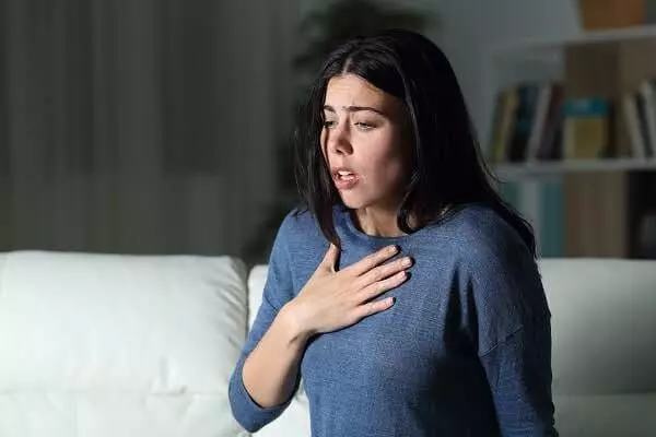 Panic Attacks: భయపెడుతున్న పానిక్ ఎటాక్స్.. మీలో ఈ లక్షణాలు ఉన్నాయా? Panic Attacks: భయపెడుతున్న పానిక్ ఎటాక్స్.. మీలో ఈ లక్షణాలు ఉన్నాయా?
