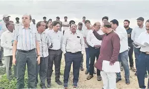 RDS Barrage: ఆర్డీఎస్ ఆనకట్టపై సీడబ్ల్యూసీ సభ్యుడి ఆగ్రహం.. కర్ణాటక, ఏపీ అధికారులపై ప్రశ్నల వర్షం RDS Barrage: ఆర్డీఎస్ ఆనకట్టపై సీడబ్ల్యూసీ సభ్యుడి ఆగ్రహం.. కర్ణాటక, ఏపీ అధికారులపై ప్రశ్నల వర్షం