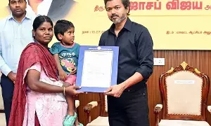 Karur Stampede Victims: కరూర్ తొక్కిసలాట బాధితులకు ఉద్యోగాలు… మద్రాసు హైకోర్టు ఉత్తర్వులపై సుప్రీం స్టే