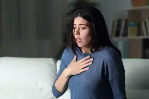 Panic Attacks: భయపెడుతున్న పానిక్ ఎటాక్స్.. మీలో ఈ లక్షణాలు ఉన్నాయా? Panic Attacks: భయపెడుతున్న పానిక్ ఎటాక్స్.. మీలో ఈ లక్షణాలు ఉన్నాయా?