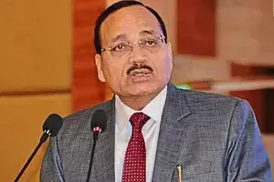 Justice Surya Kant: నల్సార్ విద్యార్థులపై చర్యలు తీసుకోవద్దు.. బీసీఐకి సీజేఐ ఆదేశం Justice Surya Kant: నల్సార్ విద్యార్థులపై చర్యలు తీసుకోవద్దు.. బీసీఐకి సీజేఐ ఆదేశం