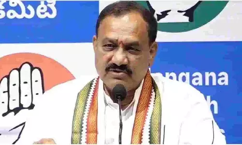TPCC Chief Mahesh Kumar Goud: పార్టీ అంతర్గత అంశాలను బహిరంగంగా చర్చించొద్దు.. రాజగోపాల్రెడ్డి వ్యాఖ్యలపై టీపీసీసీ చీఫ్ మహేశ్కుమార్ గౌడ్ స్పందన TPCC Chief Mahesh Kumar Goud: పార్టీ అంతర్గత అంశాలను బహిరంగంగా చర్చించొద్దు.. రాజగోపాల్రెడ్డి వ్యాఖ్యలపై టీపీసీసీ చీఫ్ మహేశ్కుమార్ గౌడ్ స్పందన