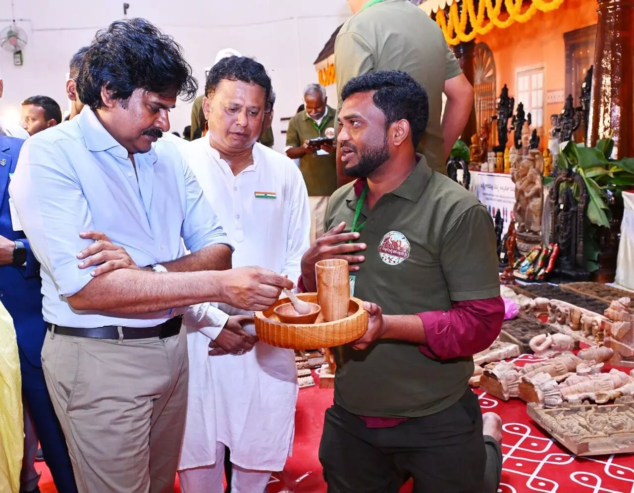 AP Deputy CM Pawan Kalyan: అస్వస్థతకు గురైన డిప్యూటీ సీఎం.. ఈస్ట్ గోదావరి పర్యటన రద్దు, హైదరాబాద్కు పవన్ AP Deputy CM Pawan Kalyan: అస్వస్థతకు గురైన డిప్యూటీ సీఎం.. ఈస్ట్ గోదావరి పర్యటన రద్దు, హైదరాబాద్కు పవన్