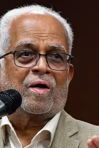 Justice B. Sudarshan Reddy: భావస్వేచ్ఛపై ఆంక్షలా? అభివృద్ధి మాటల వెనుక రేషన్ లబ్ధిదారుల పెరుగుదలపై ప్రశ్నించిన జస్టిస్ బి. సుదర్శన్రెడ్డి Justice B. Sudarshan Reddy: భావస్వేచ్ఛపై ఆంక్షలా? అభివృద్ధి మాటల వెనుక రేషన్ లబ్ధిదారుల పెరుగుదలపై ప్రశ్నించిన జస్టిస్ బి. సుదర్శన్రెడ్డి