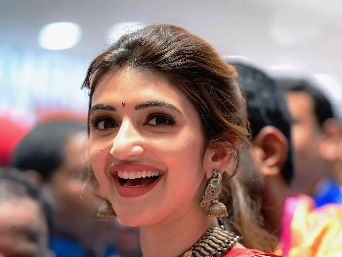 Sreeleelas Bollywood Debut: శ్రీలీల బాలీవుడ్ ఎంట్రీ: సుదీర్ఘ విరామం తర్వాత మళ్లీ ముంబై! Sreeleelas Bollywood Debut: శ్రీలీల బాలీవుడ్ ఎంట్రీ: సుదీర్ఘ విరామం తర్వాత మళ్లీ ముంబై!