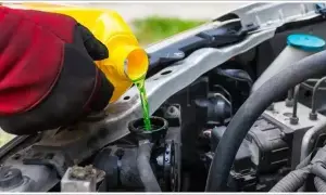 Car Care: కారులో కూలెంట్ లేకపోతే జేబు ఖాళీ కావడం ఖాయం.. ఇంజిన్ ఓవర్ హీట్ అయితే ఏం చేయాలంటే ? Car Care: కారులో కూలెంట్ లేకపోతే జేబు ఖాళీ కావడం ఖాయం.. ఇంజిన్ ఓవర్ హీట్ అయితే ఏం చేయాలంటే ?