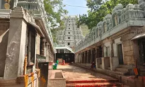 Tirumala: నడక దారిలో ధూమపానం చేసిన వ్యక్తిపై కఠిన చర్యలు Tirumala: నడక దారిలో ధూమపానం చేసిన వ్యక్తిపై కఠిన చర్యలు