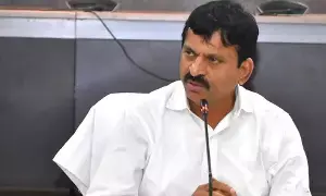 Minister Ponguleti: 22-ఏ భూముల పేరుతో ప్రజలను వేధిస్తే సహించం: మంత్రి పొంగులేటి హెచ్చరిక Minister Ponguleti: 22-ఏ భూముల పేరుతో ప్రజలను వేధిస్తే సహించం: మంత్రి పొంగులేటి హెచ్చరిక