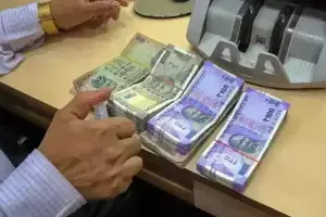 Income Tax: బ్యాంక్ అకౌంట్లో ఎంత నగదు జమ చేయవచ్చు? 10 లక్షలు దాటితే ఇన్కమ్ టాక్స్ నోటీసు ఖాయమా? Income Tax: బ్యాంక్ అకౌంట్లో ఎంత నగదు జమ చేయవచ్చు? 10 లక్షలు దాటితే ఇన్కమ్ టాక్స్ నోటీసు ఖాయమా?