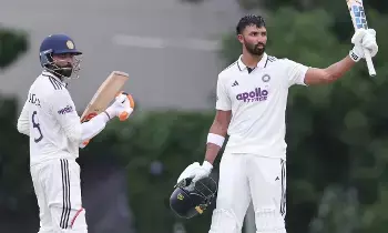 First Test: శ్రీలంకతో తొలి టెస్టు.. 460 పరుగుల భారీ స్కోరుతో టీమిండియా First Test: శ్రీలంకతో తొలి టెస్టు.. 460 పరుగుల భారీ స్కోరుతో టీమిండియా