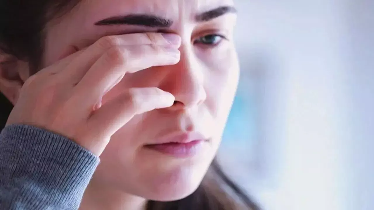 Protect Your Eyes: డిజిటల్ యుగంలో కంటి చూపును కాపాడుకోండి.. ఆరోగ్యకరమైన దృష్టి కోసం వైద్యుల కీలక సూచనలు.. Protect Your Eyes: డిజిటల్ యుగంలో కంటి చూపును కాపాడుకోండి.. ఆరోగ్యకరమైన దృష్టి కోసం వైద్యుల కీలక సూచనలు..