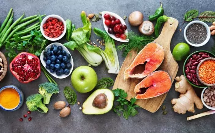 Women’s Health During Menopause: మెనోపాజ్ సమయంలో మహిళల ఆరోగ్యం: ఎముకల బలం, గుండె రక్షణకు నిపుణులు సూచించే ఆహార నియమాలు.. Women’s Health During Menopause: మెనోపాజ్ సమయంలో మహిళల ఆరోగ్యం: ఎముకల బలం, గుండె రక్షణకు నిపుణులు సూచించే ఆహార నియమాలు..
