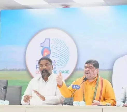 Ministers Ponnam and Vakiti: కల్యాణలక్ష్మి, షాదీ ముబారక్ పథకాలపై భారాస మొసలికన్నీళ్లు.. లోపభూయిష్ట జీవోలే కారణం: మంత్రులు పొన్నం, వాకిటి Ministers Ponnam and Vakiti: కల్యాణలక్ష్మి, షాదీ ముబారక్ పథకాలపై భారాస మొసలికన్నీళ్లు.. లోపభూయిష్ట జీవోలే కారణం: మంత్రులు పొన్నం, వాకిటి