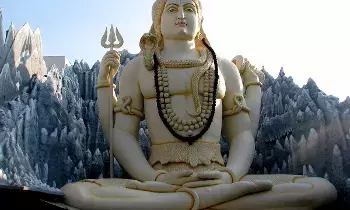 Lord Shiva’s Blessings:  శ్రావణంలో శివ కటాక్షం కోసం రామ నామ స్మరణ.. రామాయణ పారాయణంతో లభించే దివ్య ఫలితాలు ఇవే