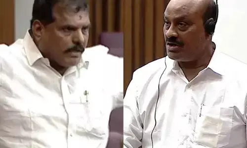 Atchannaidu and Botsa Clash: మండలిలో డీఎస్సీపై తీవ్ర వాదోపవాదం.. అచ్చెన్నాయుడు-బొత్స మధ్య మాటల యుద్ధం Atchannaidu and Botsa Clash: మండలిలో డీఎస్సీపై తీవ్ర వాదోపవాదం.. అచ్చెన్నాయుడు-బొత్స మధ్య మాటల యుద్ధం