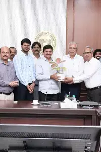 Minister Ponguleti: సాంకేతిక పొరపాట్లు సరిదిద్దుతున్నాం.. సామాన్యుల ఆస్తుల రక్షణ ప్రభుత్వ బాధ్యతే: మంత్రి పొంగులేటి Minister Ponguleti: సాంకేతిక పొరపాట్లు సరిదిద్దుతున్నాం.. సామాన్యుల ఆస్తుల రక్షణ ప్రభుత్వ బాధ్యతే: మంత్రి పొంగులేటి