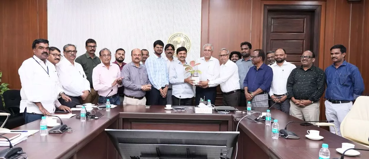 Minister Ponguleti: సాంకేతిక పొరపాట్లు సరిదిద్దుతున్నాం.. సామాన్యుల ఆస్తుల రక్షణ ప్రభుత్వ బాధ్యతే: మంత్రి పొంగులేటి Minister Ponguleti: సాంకేతిక పొరపాట్లు సరిదిద్దుతున్నాం.. సామాన్యుల ఆస్తుల రక్షణ ప్రభుత్వ బాధ్యతే: మంత్రి పొంగులేటి