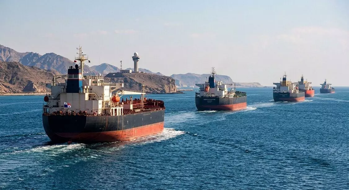 Strait of Hormuz: హర్మూజ్ జలసంధిపై ఇరాన్ పట్టు జారుతోందా? Strait of Hormuz: హర్మూజ్ జలసంధిపై ఇరాన్ పట్టు జారుతోందా?