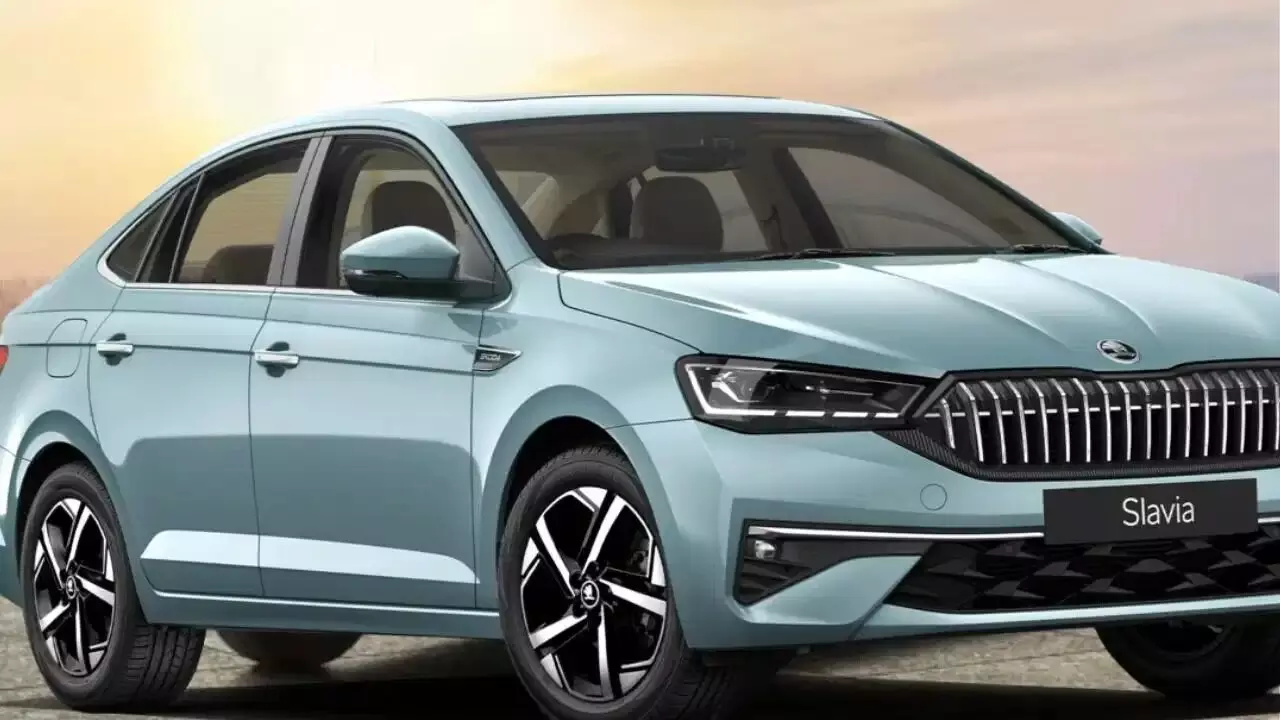 Skoda Slavia: మసాజ్ సీట్లు, ఏఐ ఫీచర్లు.. కొత్త లుక్తో అదరగొడుతున్న స్కోడా స్లావియా Skoda Slavia: మసాజ్ సీట్లు, ఏఐ ఫీచర్లు.. కొత్త లుక్తో అదరగొడుతున్న స్కోడా స్లావియా