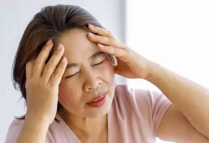 Ordinary Headache vs Brain Tumor: సాధారణ తలనొప్పి - బ్రెయిన్ ట్యూమర్కి తేడా ఏంటీ? ఎప్పుడు భయపడాలి? Ordinary Headache vs Brain Tumor: సాధారణ తలనొప్పి - బ్రెయిన్ ట్యూమర్కి తేడా ఏంటీ? ఎప్పుడు భయపడాలి?