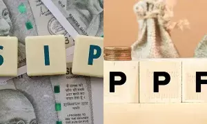 పీపీఎఫ్ vs సిప్: 15 ఏళ్ల పాటు నెలకు డబ్బులు దాస్తే ఎందులో ఎక్కువ లాభం? పీపీఎఫ్ vs సిప్: 15 ఏళ్ల పాటు నెలకు డబ్బులు దాస్తే ఎందులో ఎక్కువ లాభం?