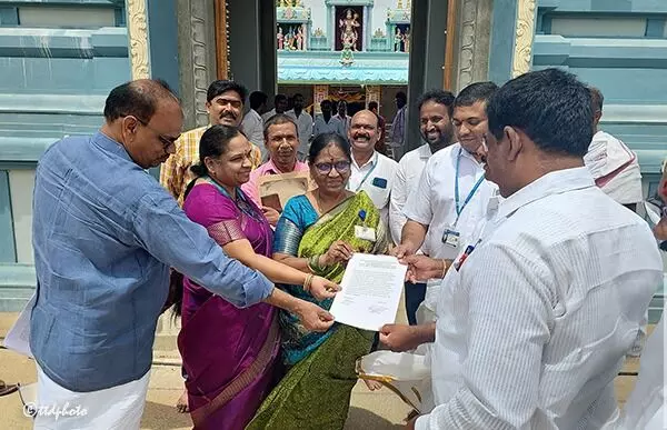 Endowments Department: శ్రీ ప్రసన్న ఆంజనేయస్వామి, శ్రీ లక్ష్మీనరసింహస్వామి ఆలయాలు దేవాదాయ శాఖకు అప్పగింత Endowments Department: శ్రీ ప్రసన్న ఆంజనేయస్వామి, శ్రీ లక్ష్మీనరసింహస్వామి ఆలయాలు దేవాదాయ శాఖకు అప్పగింత