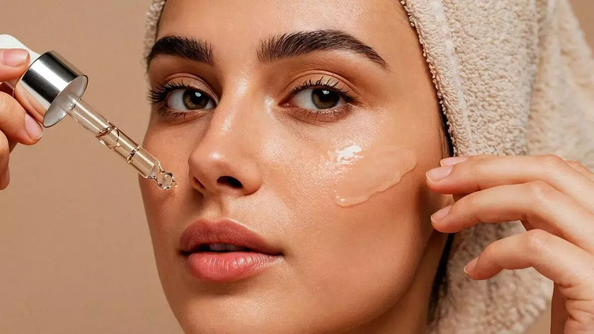 Protect Your Skin During Monsoon: ఎక్కువ ప్రోడక్ట్స్ వాడొద్దు: వర్షాకాలంలో మీ చర్మాన్ని ఇలా కాపాడుకోండి! Protect Your Skin During Monsoon: ఎక్కువ ప్రోడక్ట్స్ వాడొద్దు: వర్షాకాలంలో మీ చర్మాన్ని ఇలా కాపాడుకోండి!