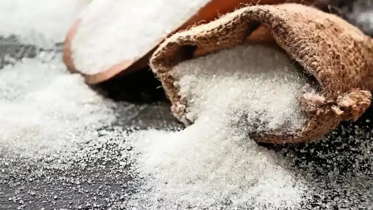 Sugar Import: 10 ఏళ్ల తర్వాత భారత్లోకి విదేశీ చెక్కెర.. రేట్లు తగ్గించేందుకు కేంద్రం బిగ్ ప్లాన్ Sugar Import: 10 ఏళ్ల తర్వాత భారత్లోకి విదేశీ చెక్కెర.. రేట్లు తగ్గించేందుకు కేంద్రం బిగ్ ప్లాన్