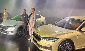 Skoda Slavia: కొత్త లుక్తో 2026 స్కోడా స్లావియా ఫేస్లిఫ్ట్.. ఈ మైండ్ బ్లాకింగ్ ఫీచర్లు చూశారా? Skoda Slavia: కొత్త లుక్తో 2026 స్కోడా స్లావియా ఫేస్లిఫ్ట్.. ఈ మైండ్ బ్లాకింగ్ ఫీచర్లు చూశారా?