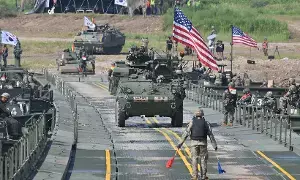 Trump Orders: దక్షిణ కొరియాతో సైనిక విన్యాసాలు తగ్గించాలని ట్రంప్ ఆదేశం.. నిపుణుల ఆందోళన Trump Orders: దక్షిణ కొరియాతో సైనిక విన్యాసాలు తగ్గించాలని ట్రంప్ ఆదేశం.. నిపుణుల ఆందోళన
