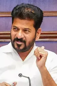 CM Revanth Reddy: సురేఖ కూతురు వ్యాఖ్యలపై సీఎం రేవంత్కు తీవ్ర ఆగ్రహం.. పార్టీలో చర్యలు తప్పవని హెచ్చరిక CM Revanth Reddy: సురేఖ కూతురు వ్యాఖ్యలపై సీఎం రేవంత్కు తీవ్ర ఆగ్రహం.. పార్టీలో చర్యలు తప్పవని హెచ్చరిక