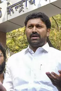 YS Vivekananda Reddy Murder Case: వివేకానంద రెడ్డి హత్య కేసు: అవినాష్ రెడ్డి నివాసంలో ఈడీ రూ.24 లక్షల నగదు సీజ్ YS Vivekananda Reddy Murder Case: వివేకానంద రెడ్డి హత్య కేసు: అవినాష్ రెడ్డి నివాసంలో ఈడీ రూ.24 లక్షల నగదు సీజ్